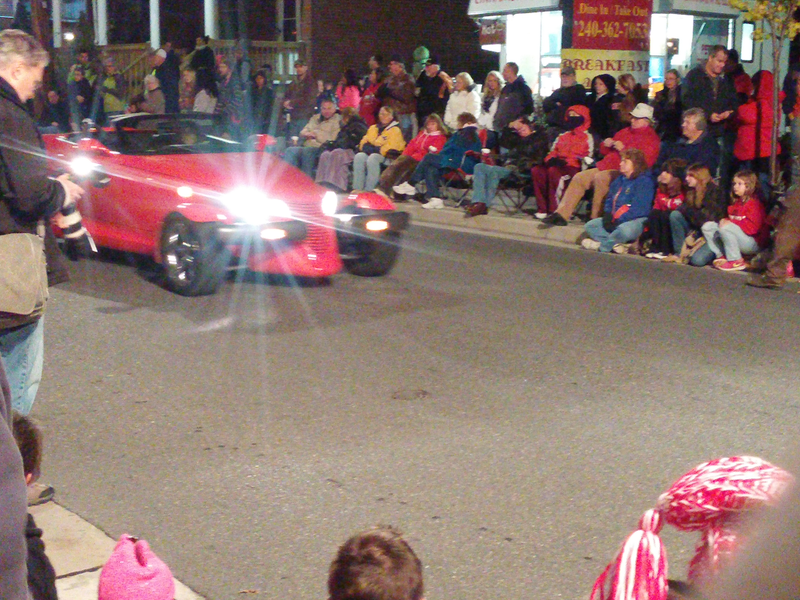 Illustration for article titled Halloween Parade Car Show Photodump